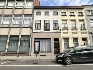 De snelste manier om een bezoek te brengen aan dit appartement? Vraag je bezoek aan via de rode knop op onze website (www.dewaele.com) en je...