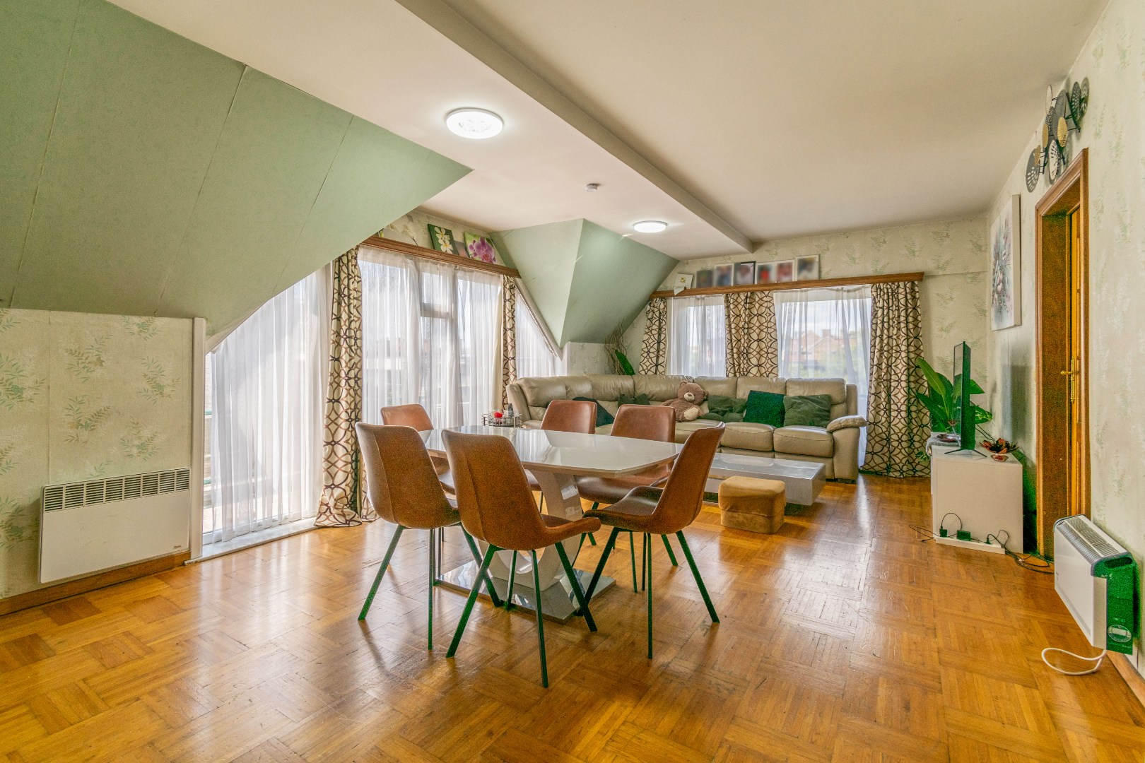 APPARTEMENT MET 2 SLAAPKAMERS, 2 TERRASSEN &amp; GARAGEBOX! - foto 4