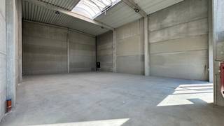 Ideaal gelegen in Kampenhout, perfect voor ondernemers die op zoek zijn naar een combinatie van werkruimte, showroom en opslag. Waarom is dit dé...