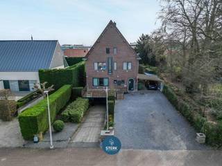 HANDELSPAND MET APPARTEMENT OP TOP LOCATIE TE MAASMECHELEN ! <br /><br />We vinden deze open bebouwing met een bewoonbare oppervlakte van 327 m² terug op een perceel van 8a 16ca in Eisden-Maasmechelen. <br /><br />Voor meer informatie, neem zeker een kijkje op onze website via de volgende link:<br />https://www.sterkvastgoedmakelaars.be/detail/te-koop-woning-maasmechelen/7566842?dosearch=True&flowstatus=ForSale,ForSaleReserved,ForSaleWithBid,ToCompleteForSale,SoldUnderReserve,Sold&pageindex=1&pagesize=12&searchpage=ForSale&sortdirection=DESC&sortfield=pub_flowstatus&transactiontype=Sale