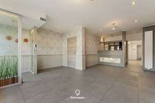 We vinden deze karaktervolle woonst met handelsruimte op absolute toplocatie in Zonhoven-centrum. Voor meer informatie...