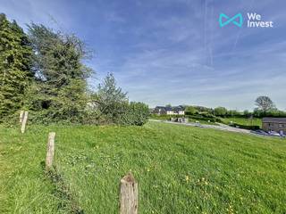 Contact : 0494126042 - We Invest Ourthe-Amblève et Laura ont le plaisir de vous présenter à la vente ce magnifique terrain à bâtir d'une superficie de ± 2.215 m². Idéalement situé dans le village de Florzé, entre Sprimont et Aywaille, il a l'avantage d'être libre de constructeur et d'architecte. Autres points positifs : vous pouvez y accéder via deux rues et sa superficie permet d'y envisager 2 maisons (à confirmer par l'urbanisme). Plan de mesurage disponible sur demande. N'attendez pas pour nous contacter. Plus de détails et autres bien sur www.weinvest.be