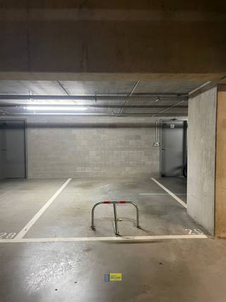 Wie op zoek is naar een praktische en centraal gelegen staanplaats, vindt hier een ideale oplossing. De staanplaats is vlot bereikbaar en...