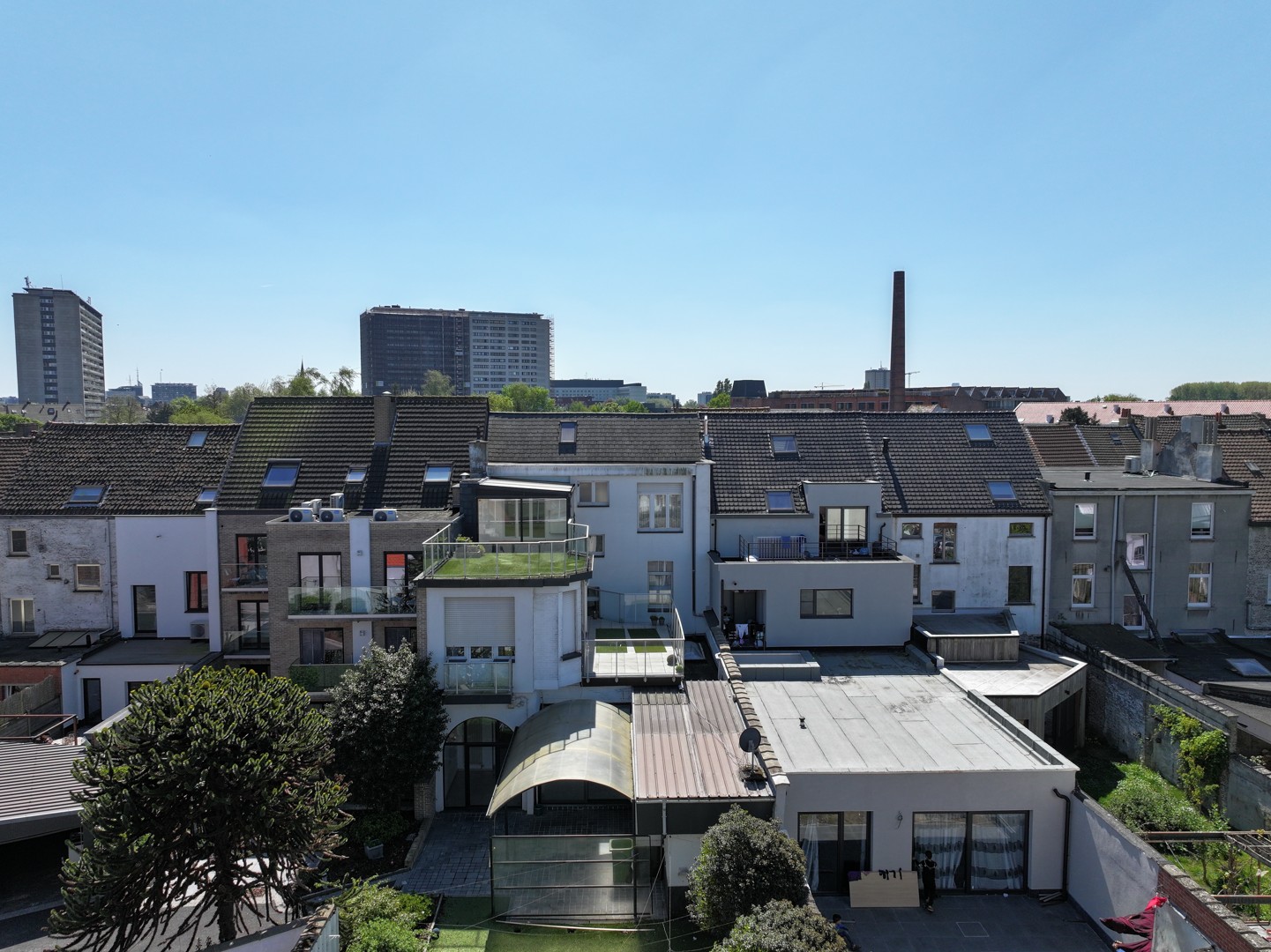 Groot appartement op de 2de verdieping met terras, geen syndicus! - foto 2