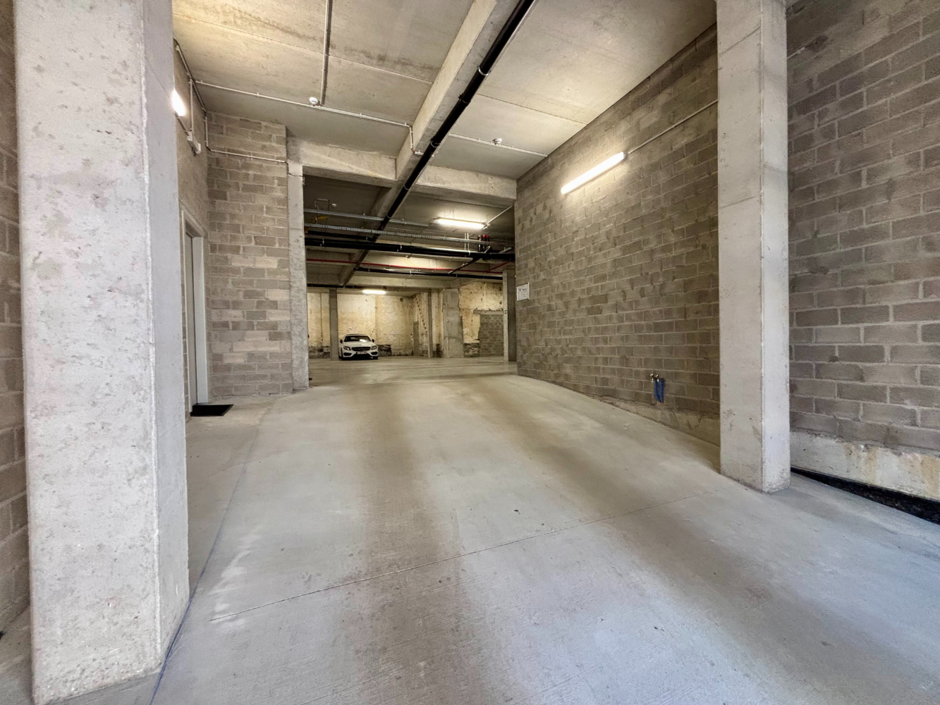 Uiterst centraal gelegen parkeerplaats - foto 3