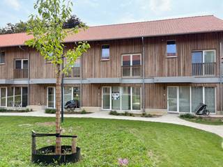 Energiezuinige woning met 3 slaapkamers, vloerverwarming, zonnepanelen en privé tuin met terras in hartje Bertem!Indeling gelijkvloers: inkomhal met...