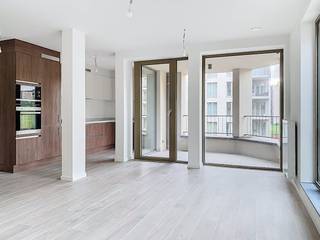 Tour &amp; Taxis - Dit moderne twee-slaapkamerappartement is een BEN - woning op de 2de verdieping en heeft een bewoonbare oppervlakte van ± 93 m² en een terras van ± 8 m². De gemeenschappelijke kosten, onder de vorm van een provisie, bedragen 200,00 EUR/maand en dienen voor het onderhoud van de gemeenschappelijke delen &amp; verwarming.Indeling van het appartement:Inkom - volledig geïnstalleerde keuken - leefruimte - eetruimte - gastentoilet - berging - slaapkamer 1 - badkamer - slaapkamer 2 - opbergruimteOnmiddellijk beschikbaar! Bezoekaanvragen via onze site DEWAELE.com! Parking niet inbegrepen.Dit moderne nieuwbouwappartement op de 2e verdieping in Tour &amp; Taxis biedt een comfortabele en stijlvolle woonervaring. Het beschikt over een ruime woonkamer met veel lichtinval, een moderne keuken, twee slaapkamers , en een badkamer met douche en bad! Een terras van 8m² op het zuidwesten is een extra troef.Het appartement is voorzien van driedubbele beglazing, een ventilatiesysteem D, en een ondergrondse fietsenberging. De locatie in Tour &amp; Taxis is ideaal, met een breed scala aan voorzieningen en goede bereikbaarheid.