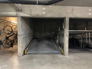  * Gemakkelijk in- en uitrit * Hoogte van de staanplaats: 1,50m * Recent gebouw * Pal in het centrum van Blankenberge...