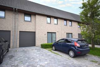 RYFFELAERESTRAAT 10 RUMBEKEDeze charmante en comfortabele woning is rustig gelegen en toch vlakbij het centrum van Rumbeke.Bij het binnenkomen...