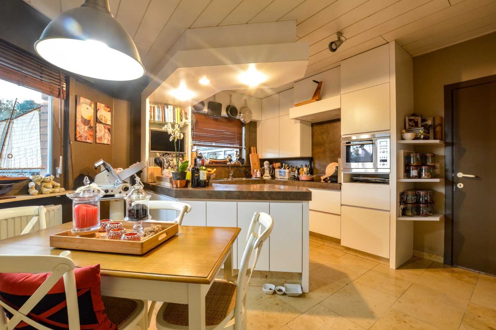 Ruime handelswoning in het centrum van Aartrijke - foto 2