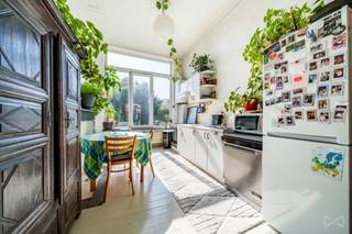 <p><span>🏡 </span><strong><span>EXCLUSIVITEIT – OPENHUIZENDAG OP ZONDAG 13 SEPTEMBER</span></strong></p>
<p><span>Deze zondag 13 september kunt u deze woning exclusief bezoeken tijdens onze opendeurdag, van 13u tot 14u. Kom gerust langs, met of zonder afspraak!</span></p>
<p><span>🏡 </span><strong><span>TE KOOP – Appartement met 1 slaapkamer in Schaarbeek – €245.000</span></strong><span> ✨</span></p>
<p><span>📍 </span><strong><span>Vandenbusschestraat 11, 1030 Schaarbeek – Wijk Patrie / Bienfaiteurs</span></strong></p>
<p><span>Bent u op zoek naar een appartement te koop in Schaarbeek, in een gegeerde buurt? Ontdek dit charmante appartement met 1 slaapkamer, gelegen op de 1e verdieping van een elegant eclectisch gebouw uit het begin van de 20e eeuw.</span></p>
<p><span>✨ </span><strong><span>Troeven:</span></strong></p>
<p><span>🔹 Licht en ruim appartement</span><br /><span>🔹 1 comfortabele slaapkamer + ruimte voor bureau/dressing</span><br /><span>🔹 Aangename leefruimte met de charme van weleer</span><br /><span>🔹 Karaktervolle elementen: hoge plafonds, sierlijsten en originele vloeren</span><br /><span>🔹 Kleine mede-eigendom met lage gemeenschappelijke kosten</span><br /><span>🔹 Individuele meters</span><br /><span>🔹 Privékelder</span><br /><span>🔹 Ideale ligging vlak bij winkels, scholen en openbaar vervoer</span><br /><span>🔹 Een mooie opportuniteit om het appartement naar eigen smaak te personaliseren</span></p>
<p><span>📊 </span><strong><span>Technische informatie:</span></strong></p>
<p><span>🔸 Prijs: €245.000</span><br /><span>🔸 EPC: G</span><br /><span>🔸 Elektrische installatie niet conform</span></p>
<p><span>📍 Op slechts enkele minuten van de NAVO, de Europese wijk, het Daillyplein, het Josaphatpark en de belangrijkste invalswegen van Brussel.</span></p>
<p><span>💡 Of u nu op zoek bent naar uw eerste woning of naar een vastgoedinvestering in Brussel, dit appartement biedt een mooi potentieel in een van de meest gegeerde wijken van Schaarbeek.</span></p>
<p><span>📞 </span><strong><span>Informatie en bezoeken:</span></strong><br /><span>Rebecca Hallal</span><br /><span>We Invest Bruxelles-Europe</span><br /><span>📱 Tel.: +32 472 12 62 42 | ☎️ 02 478 67 49</span><br /><span>📧 E-mail: </span><span>rebecca.hallal@weinvest.be</span></p>
<p><span>📩 Neem vandaag nog contact met ons op voor meer informatie of om een bezoek in te plannen.</span></p>
<p><span>🔍 Ontdek ook onze andere panden te koop in Schaarbeek, Brussel en de wijken Patrie, Bienfaiteurs, Dailly en Plasky op weinvest.be.</span></p>
<p><strong><span>Meer zien? Ontdek alle panden die exclusief te bezoeken zijn op 13 september →</span></strong><span> </span><span>https://weinvest.be/fr-BE/search?at=Bruxelles&c=4.35121%2C50.8551&t=place&exclusive=1&src=seo-landing</span></p>