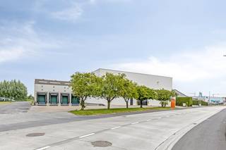 Logistics warehouse for rent in the industrial zone in Maldegem/Adegem. Easy access to A11-E40. via N44 and N49Layout:- Warehouse (804 m²) with...