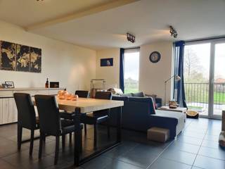 Appartement met 1 slaapkamer en garage te huur te Rekkem. Appartement bestaat uit : Inkom, open keuken met ruime living, toilet, badkamer, 1...