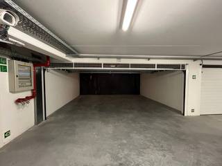 Res. KatelijneOntdek het ultieme gemak met deze vlot inrijdbare, dubbele garagebox, gelegen op Kustlaan - Het Zoute. Zeer makkelijk...
