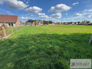 Goed gelegen bouwgrond voor OB<br /><br />Totale oppervlakte 966m².<br /><br />Geen bouwverplichting.<br /><br />Plan en stedenbouwkundige voorschriften te verkrijgen via kantoor.<br /><br />Meer info: www.debaco.be of bel 014/73.77.77
