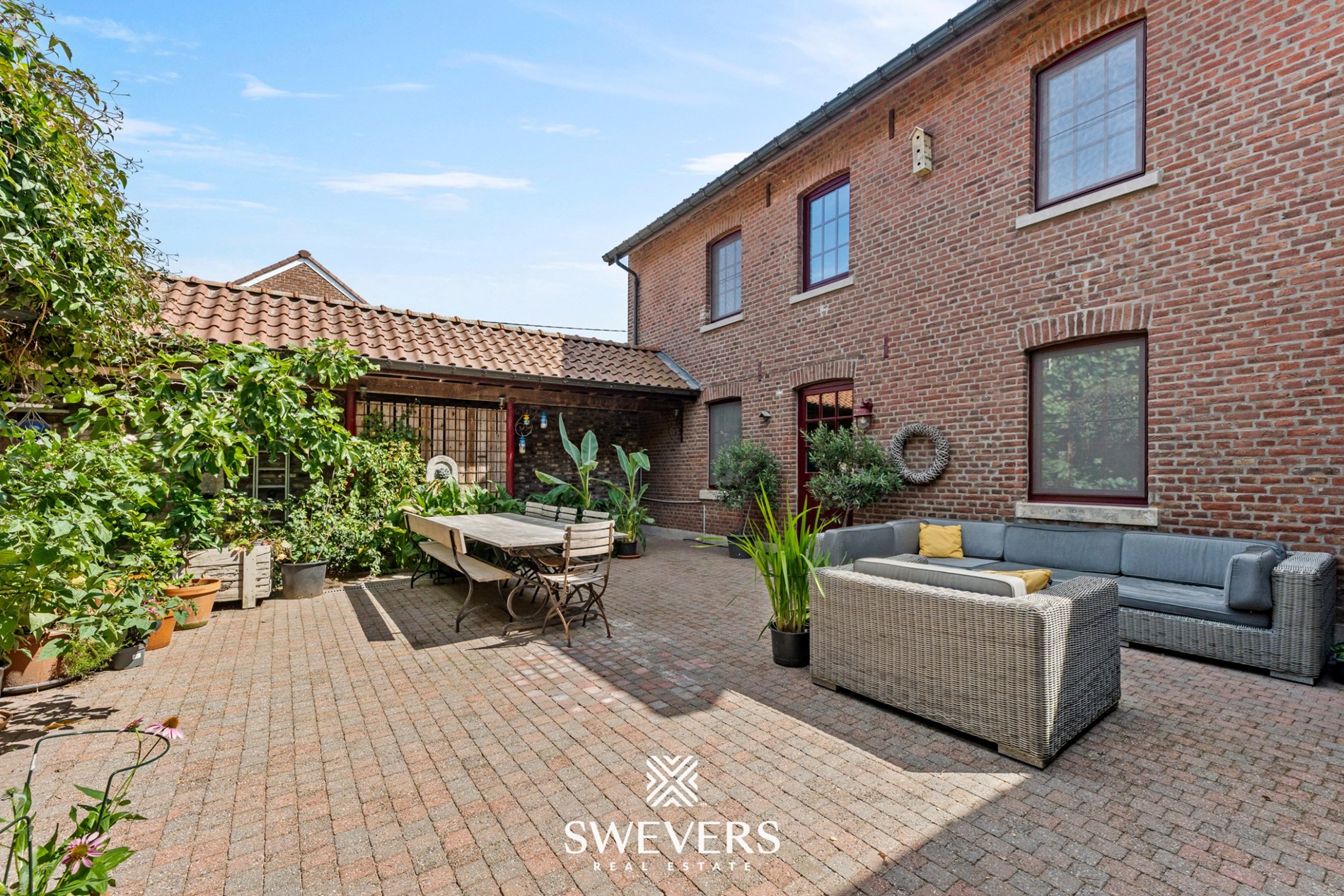 Vierkantshoeve met 2 woonentiteiten, 11 slpk. en 617 m² woonruimte - foto 3