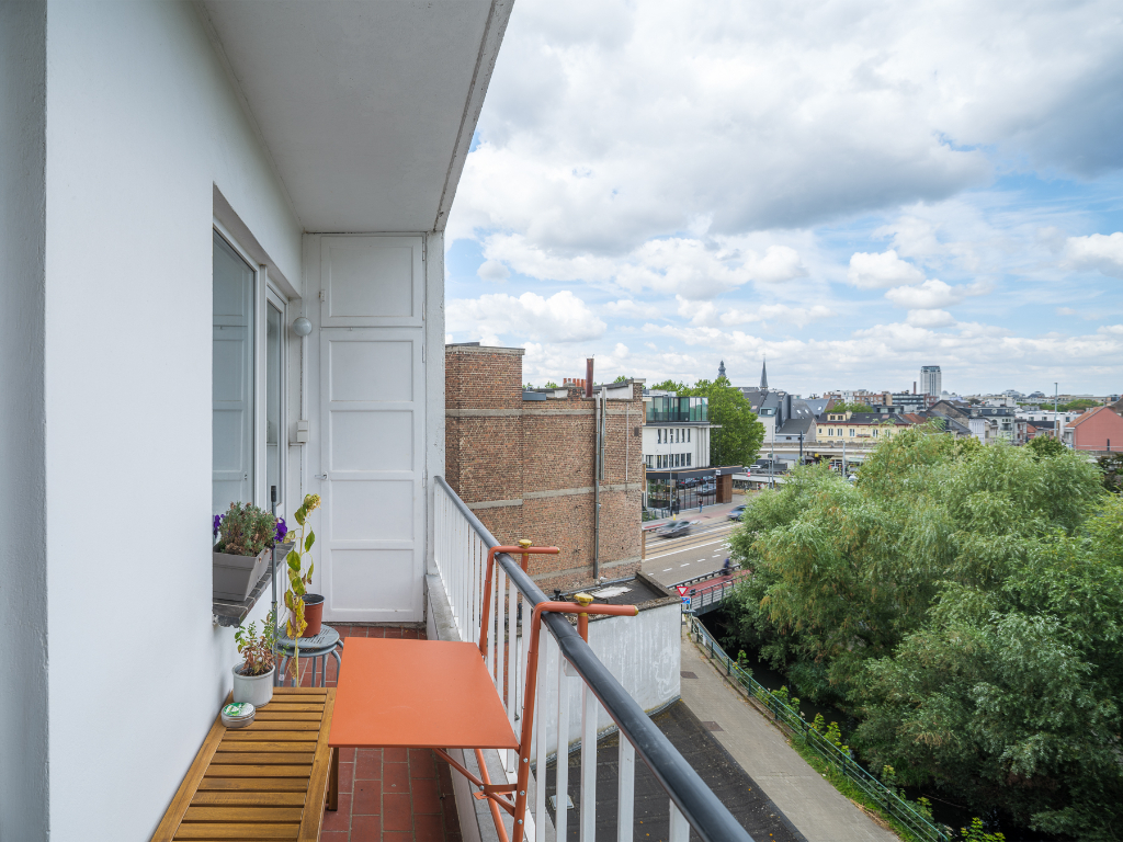 Vintage sixties 2-slaapkamerappartement met terras in Ledeberg, waar sfeer en esthetiek mooi bewaard zijn gebleven. - photo 5