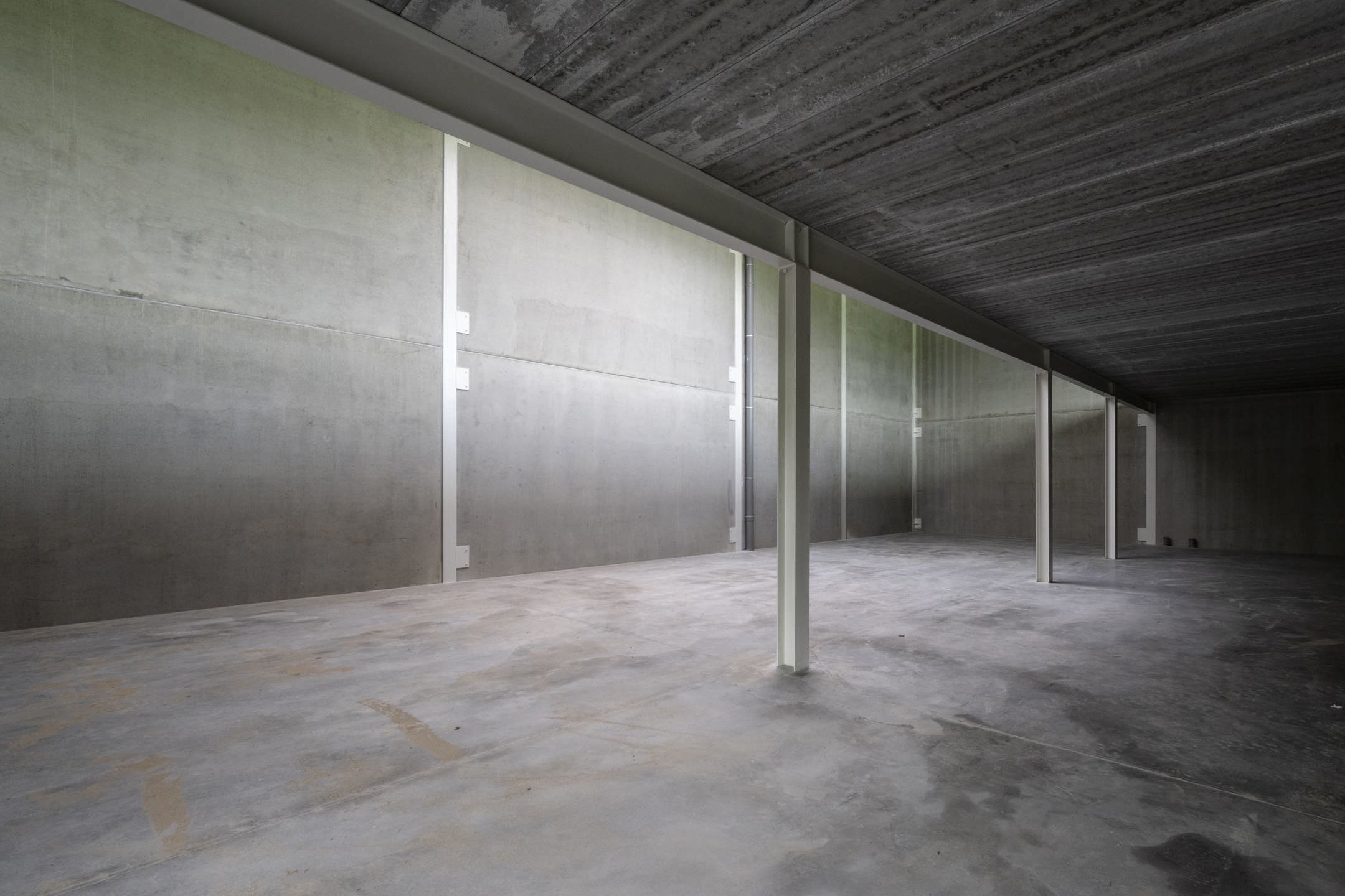 Magazijn 220m² met mezzanine van 94m² met grote raampartij - foto 4