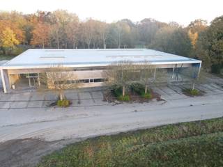 Goed gelegen loods met kantoren op een ruim perceel.Op een strategische locatie in Meerhout bevindt zich dit bedrijfsgebouw met een totale...