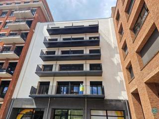 Mooie kantoor/praktijkruimte van 135 m² met ruim terras, gelegen op de 1e verdieping van een nieuw en commercieel project. De ruimte is voorzien...