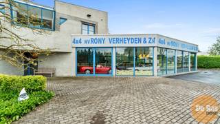 KALKEN - Dit handelspand van 440m² met spatieus appartement bevindt zich op een AA locatie.Uw zaak kan hier niet ongezien gepasseerd worden, er is...