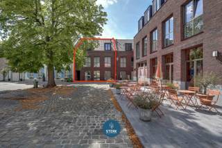 ENERGIEZUINIGE GEZINSWONING IN DE DORPSKERN VAN OUD-REKEM !We vinden deze gesloten woning met een bewoonbare oppervlakte van 222 m² terug op een...