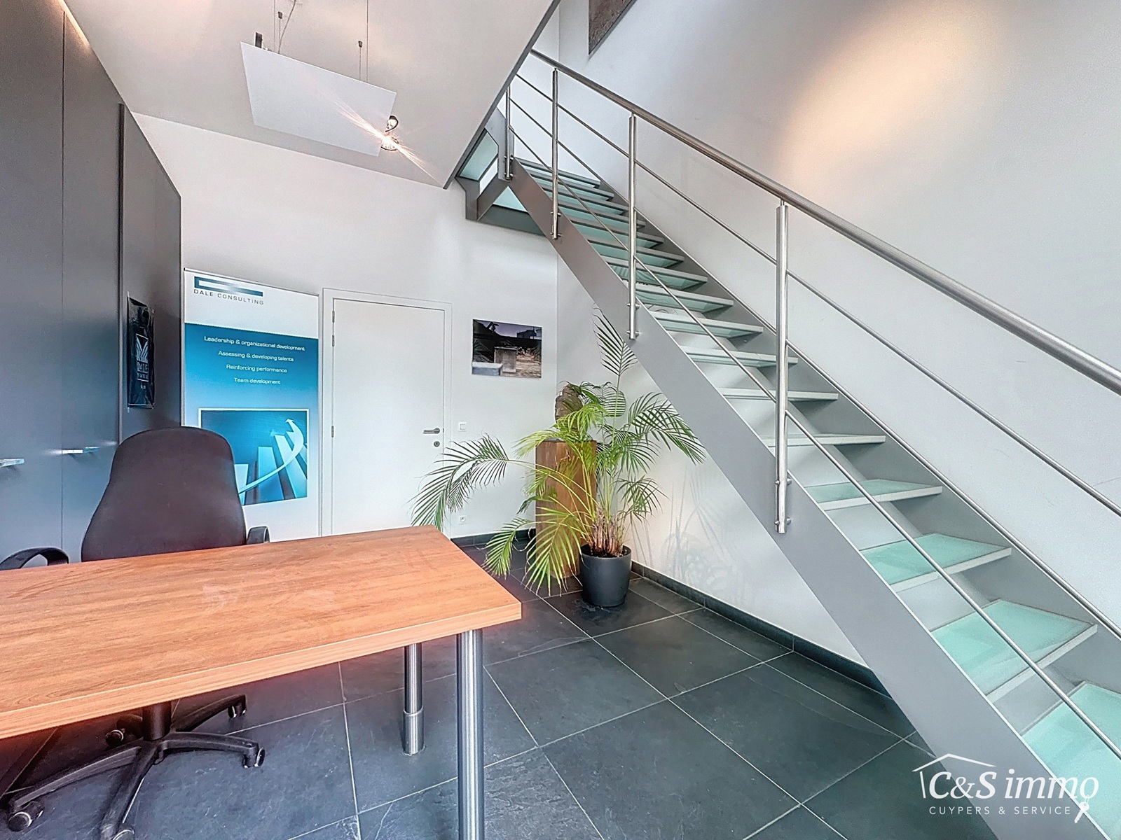 Te huur: instapklaar handelspand met kantoorinrichting en mezzanine – onmiddellijk beschikbaar – toplocatie op het Eilandje - foto 3