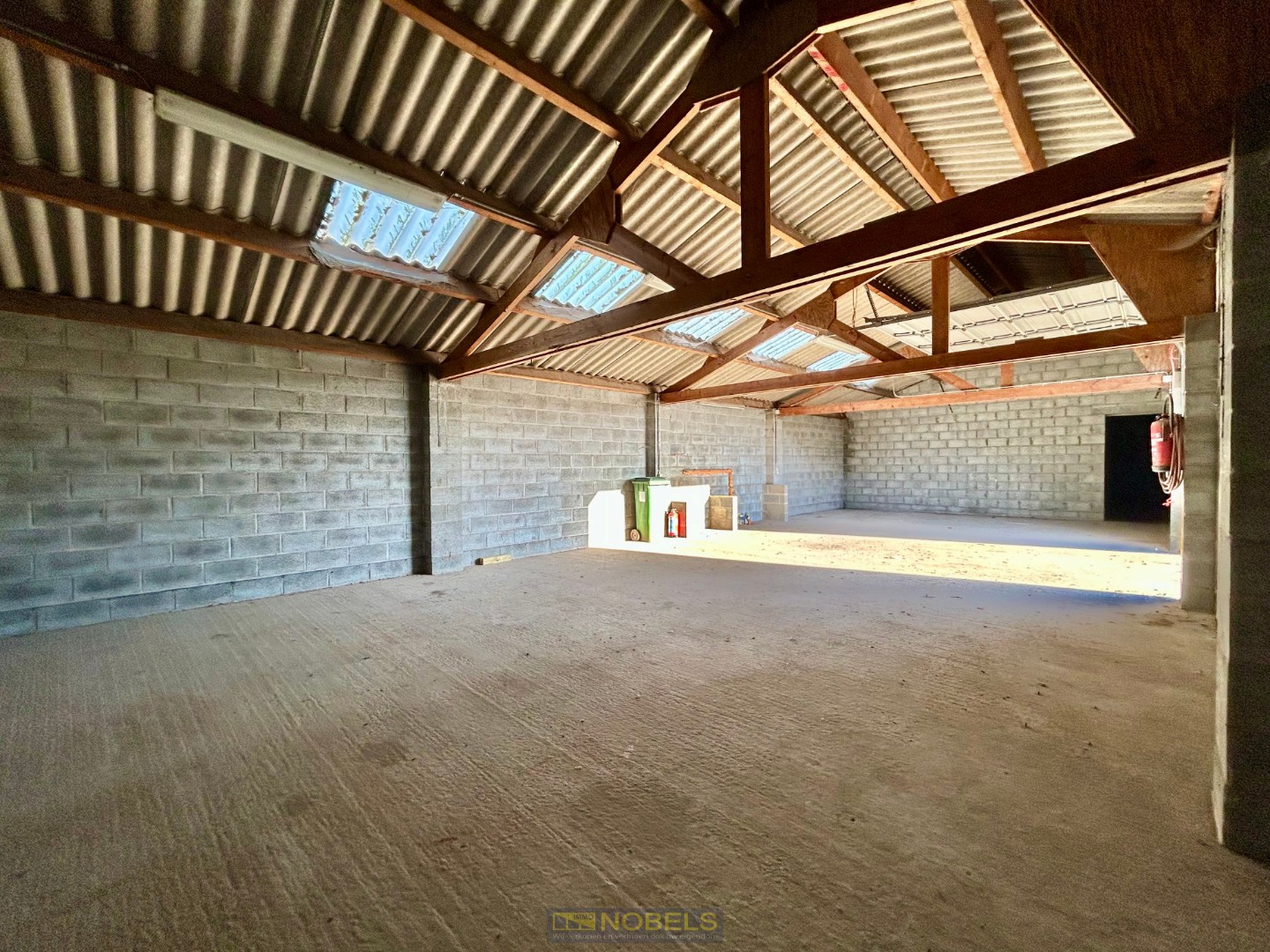 Te huur, opslagterrein (+/- 1.100 m²) met 2 loodsen te Kluisbergen - foto 4