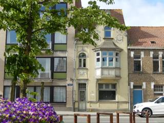 commercieel handelsgelijkvloers van +/- 120 m²met parkeergelegenheid voor de deuruitermate commercieel gelegen met grote zichtbaarheid langs...