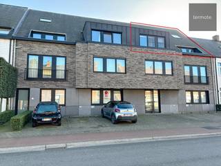 Modern duplex-appartement met 147 m² bewoonbare oppervlakte & garage!Welkom in Residentie Churchill nabij centrum Waregem, waar we jullie met plezier...