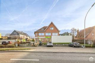 Opbrengsteigendom bestaande uit 2 handelspanden en een duplex appartement (verhuurd) op een uitstekende zichtlocatie in Heverlee. Dit leuk pand is...