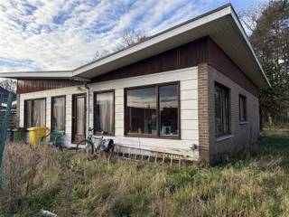 Deze grondig te renoveren/ te slopen woning is gelegen nabij het centrum van Itegem, in een zeer rustige straat. De woning beschikt over een...