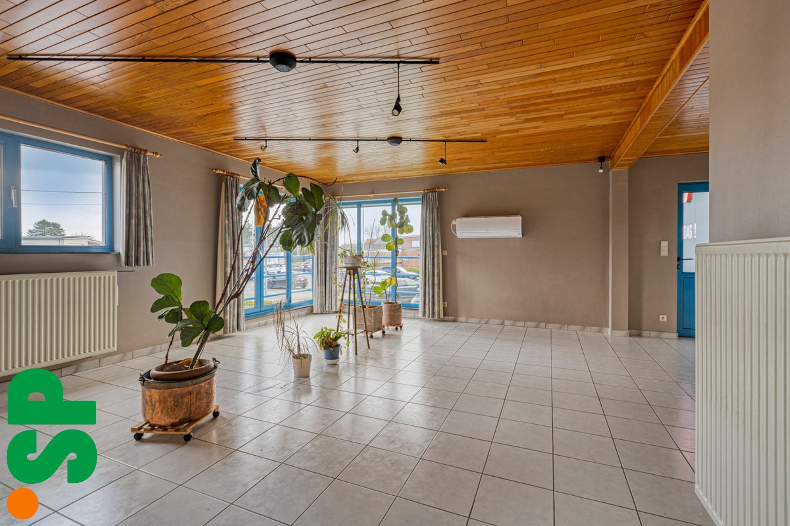 Bedrijfsgebouw met woonst op zichtlocatie. - foto 5