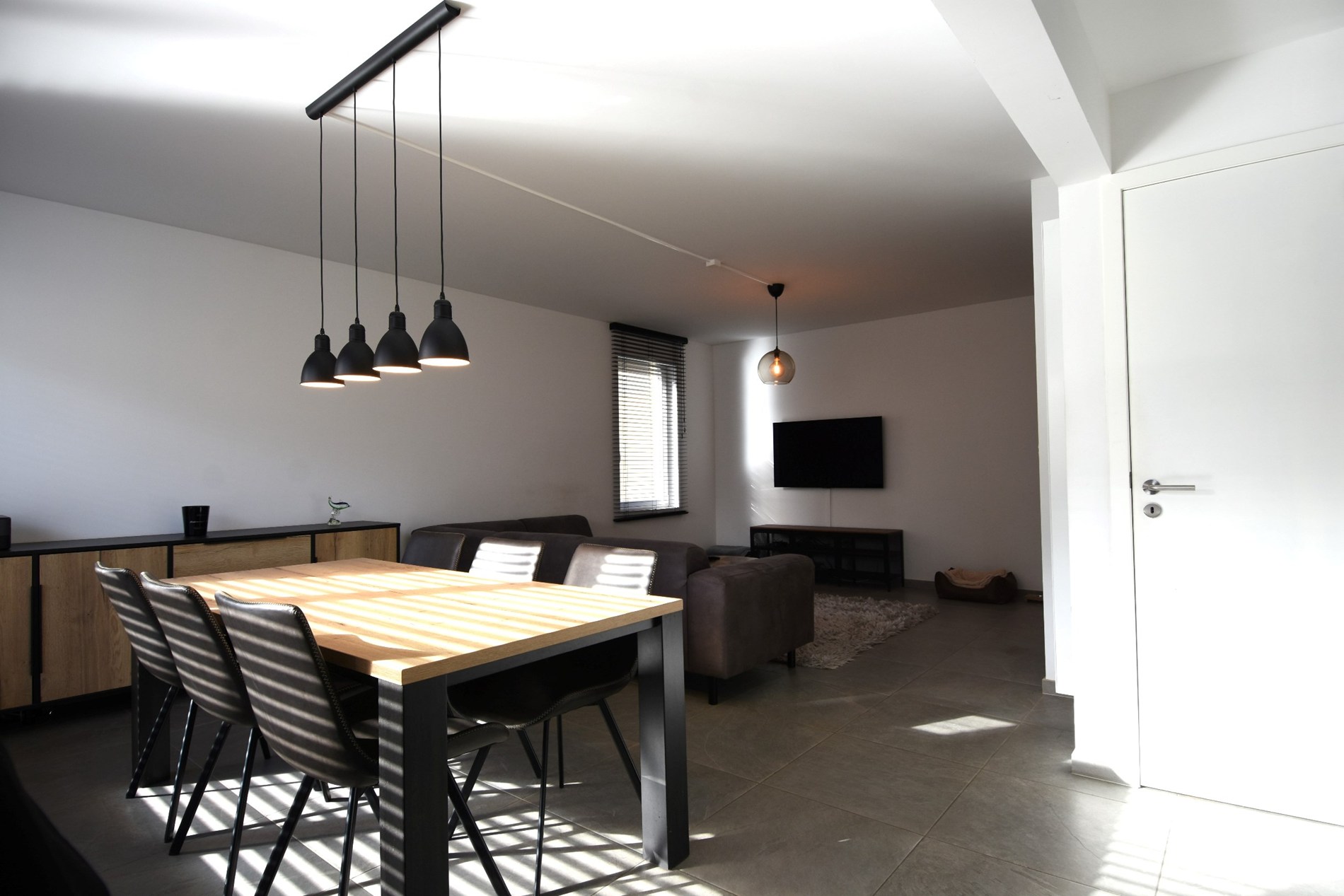 Gerenoveerd gelijkvloers appartement met 2 slaapkamers vlakbij het kanaal - foto 5