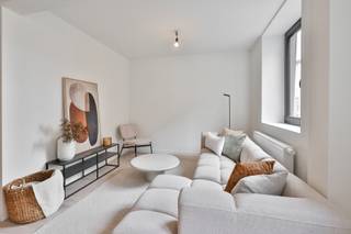 Derde verdieping, eerste keuze!Op de derde en hoogste verdieping van dit statige burgerhuis wacht een gloednieuw appartement dat snakt naar zijn...