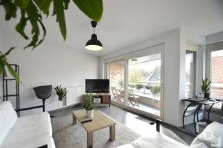 Op wandelafstand van de markt van Ieper vinden we in de Blindenliedenstraat dit ruim appartement voorzien van 2 slaapkamers en...