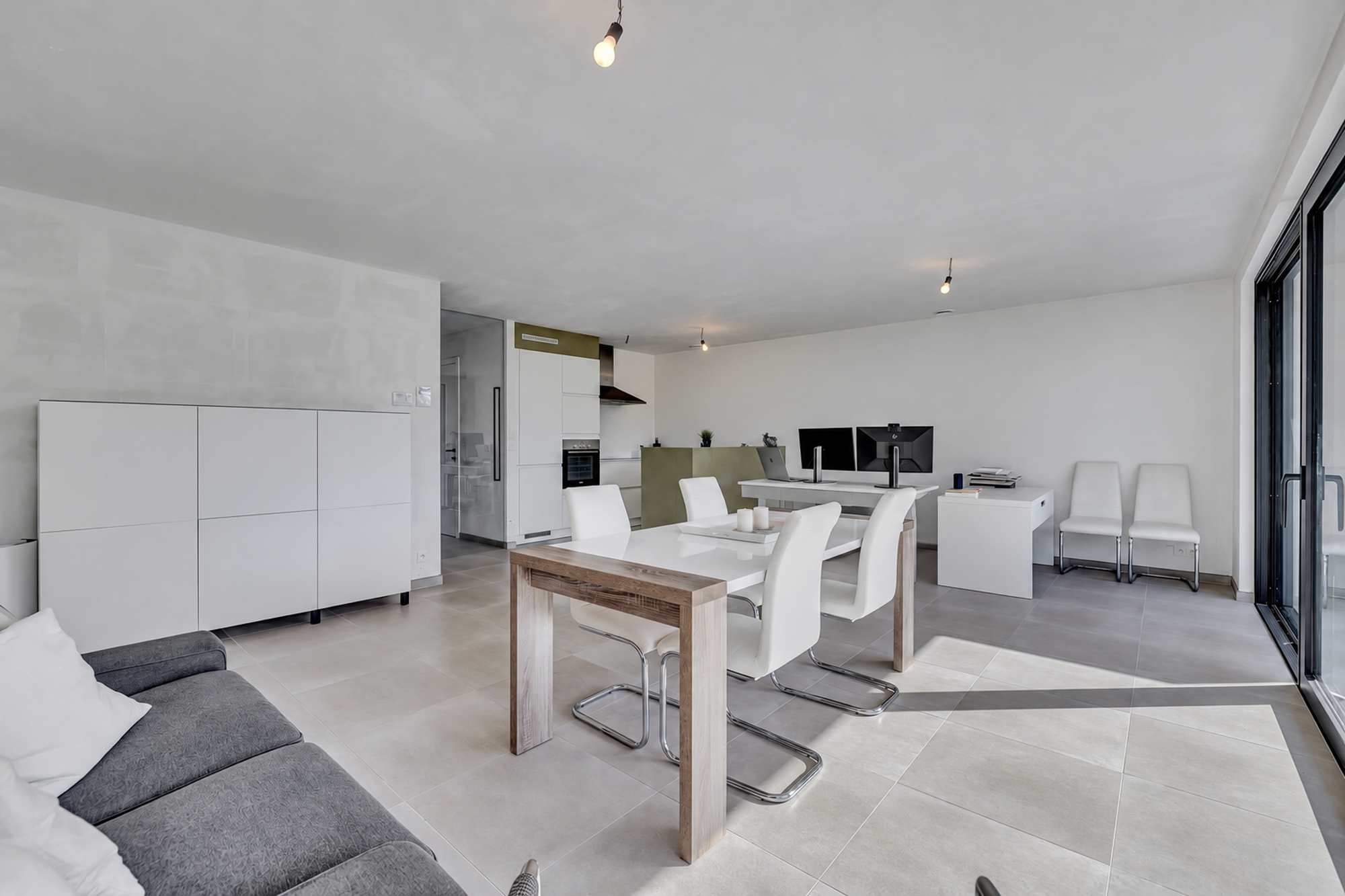 Recent app met 2 slpk, terras met tuin en staanplaats - foto 4
