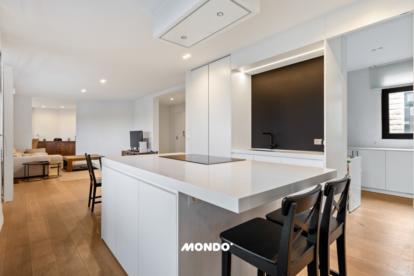 Exclusief wonen boven de stad: eindeloos panorama en strak design. - foto 3