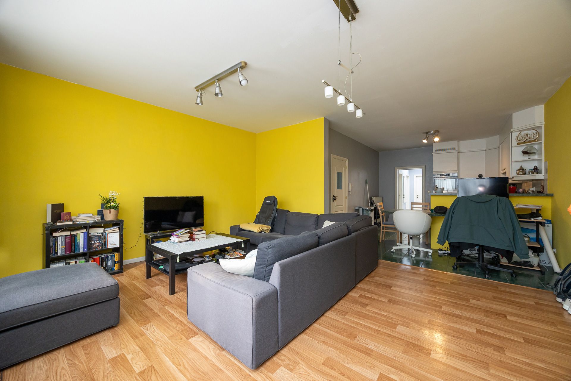 Twee slaapkamer appartement op gunstige locatie + garagebox - foto 4