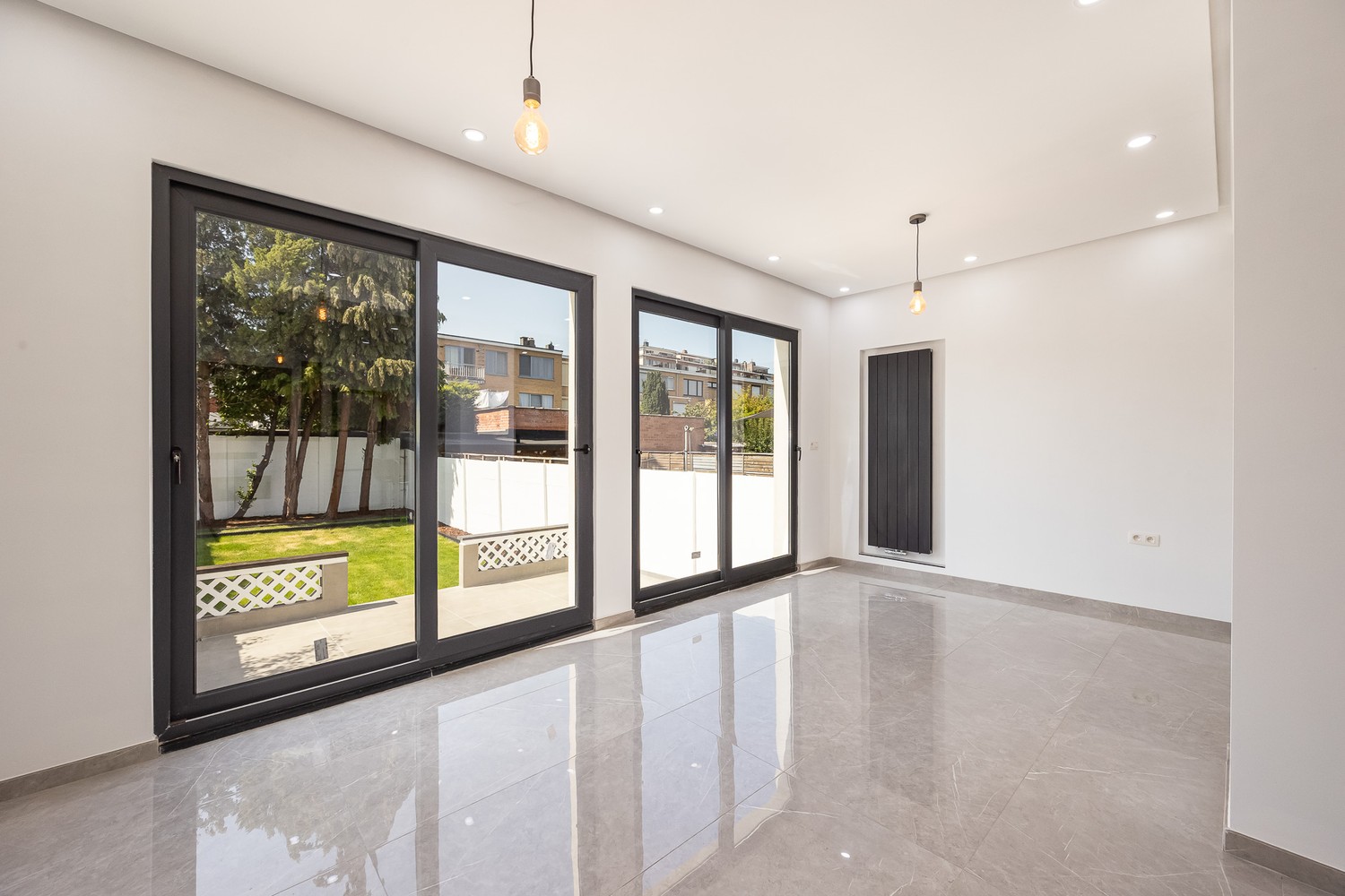 Instapklare en volledige gerenoveerde gezinswoning te Merksem - photo 5