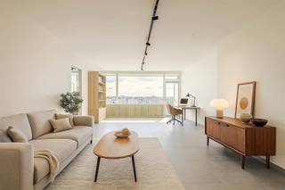 Gerenoveerd appartement met panoramisch zicht op Gent Op het 15e verdiep vinden we dit ruim en lichtrijk appartement terug, gelegen op de stadsrand...