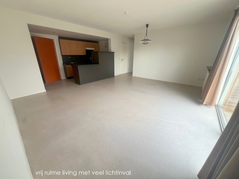 ZEER RUIME SERVICEFLAT MET RUIME  SLAAPKAMER EN ZEER GROOT TERRAS - foto 4