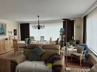 Verrassend ruim appartement van 128m² met 3 grote slaapkamers en balkon gelegen op de 3de en hoogste verdieping van een klein gebouw met lift...