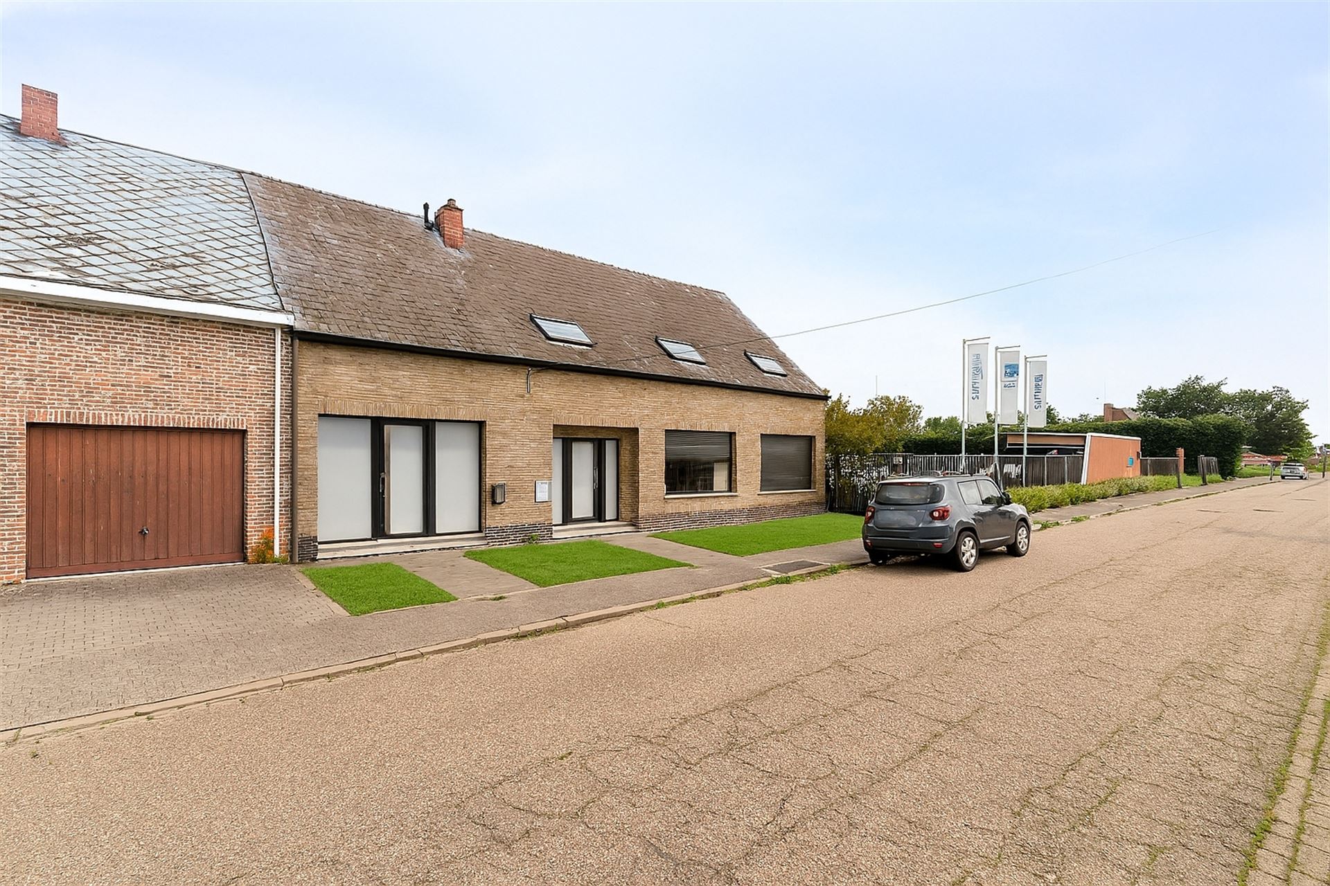 Meergezinswoning bestaande uit 2 app, tuin en dubbele carport - foto 1