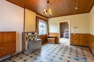 Bent u op zoek naar een woning met heel wat potentieel om volledig naar uw eigen smaak te renoveren? Dan is deze halfopen bebouwing in het centrum...