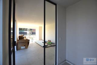 In een residentiële verkaveling te Laakdal, bevindt zich dit energiezuinig nieuwbouwproject bestaande uit 4 halfopen bebouwingen met modern...