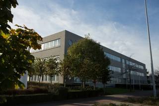 Offices at the Luchthavenlaan with good visibility, close to the train station of Vilvoorde. Flexible areas with many possibilities. Parking outside available: 500 €/place/year.<br />Surface: 570 sqm.