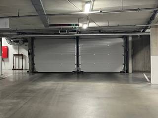 Op zoek naar een autostaanplaats op 't Nieuw Zuid? Dan is dit voor jou!In dit gebouw heb je een ondergrondse garage waar je jouw auto veilig kan...