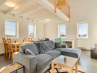 Op enkele passen van de hogeschool Vives vinden we in de residentie 'KOTVILLE' een zeer ruime en luxueuze studentenflat  van 60m² .  Dit kot bevindt zich aan de rand van het historische centrum van deze prachtige stad en op fietsafstand van het station.  Dit 'Kot' beschikt over een eigen badkamer, een eigen keuken, een ruim terras en veel gedeelde faciliteiten.  Momenteel is de studentenflat verhuurd.  Bent u op zoek naar een eigen stekje om de komende jaren te vertoeven tijdens jouw studententijd of naar een solde investering.  kom gerust eens langs voor een bezichtiging!