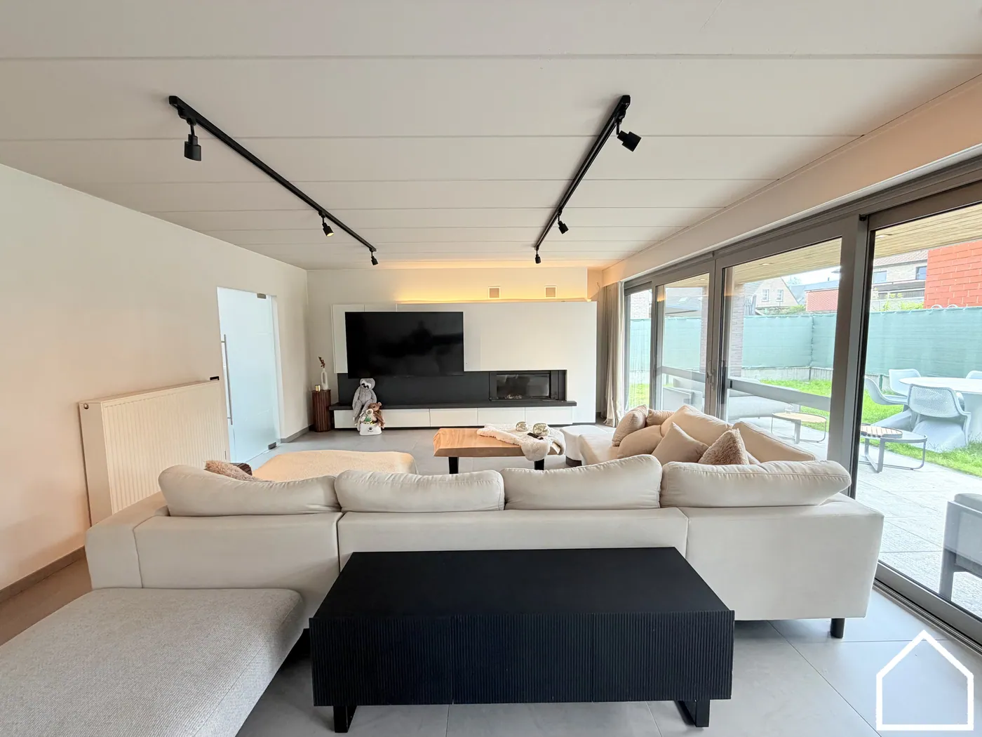 ALLEENSTAANDE WONING MET 3 SLPKS, BUREAU EN DUBBELE GARAGE - foto 4